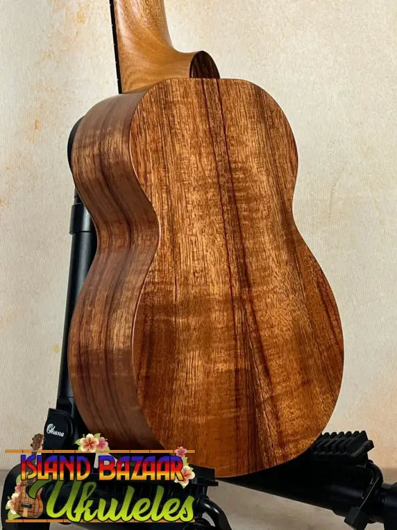Beautiful Kamaka Soprano Ukulele HF-1 with solid koa wood back and sides