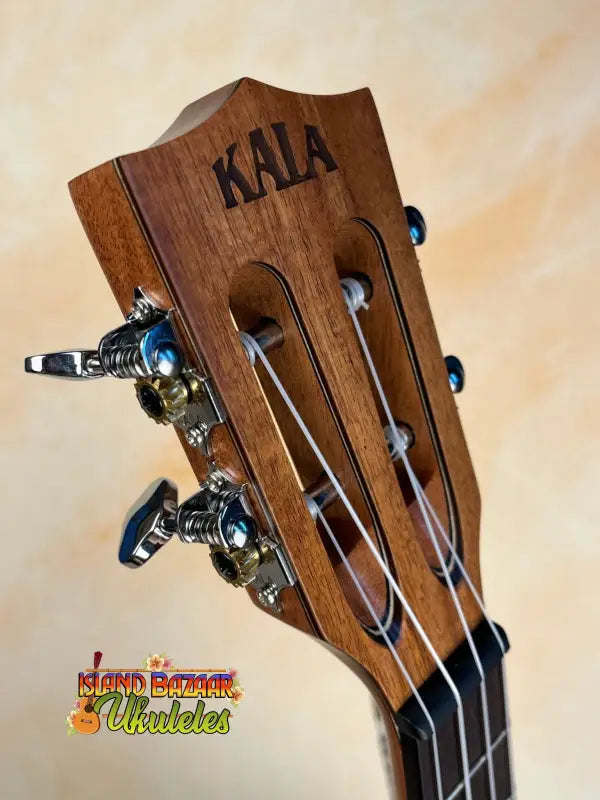 Wooden Kala ukulele headstock with chrome tuning pegs of the Kala SA-TE-C Tenor Electric
