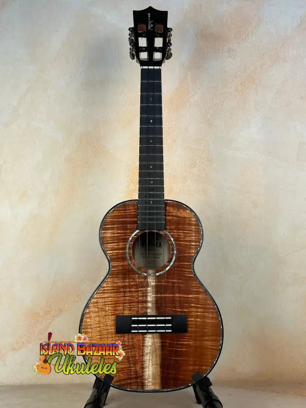 Beautiful Koa Wood Tenor Ukulele Kamaka HF3-D2i Tenor with Glossy Finish and Hard Case