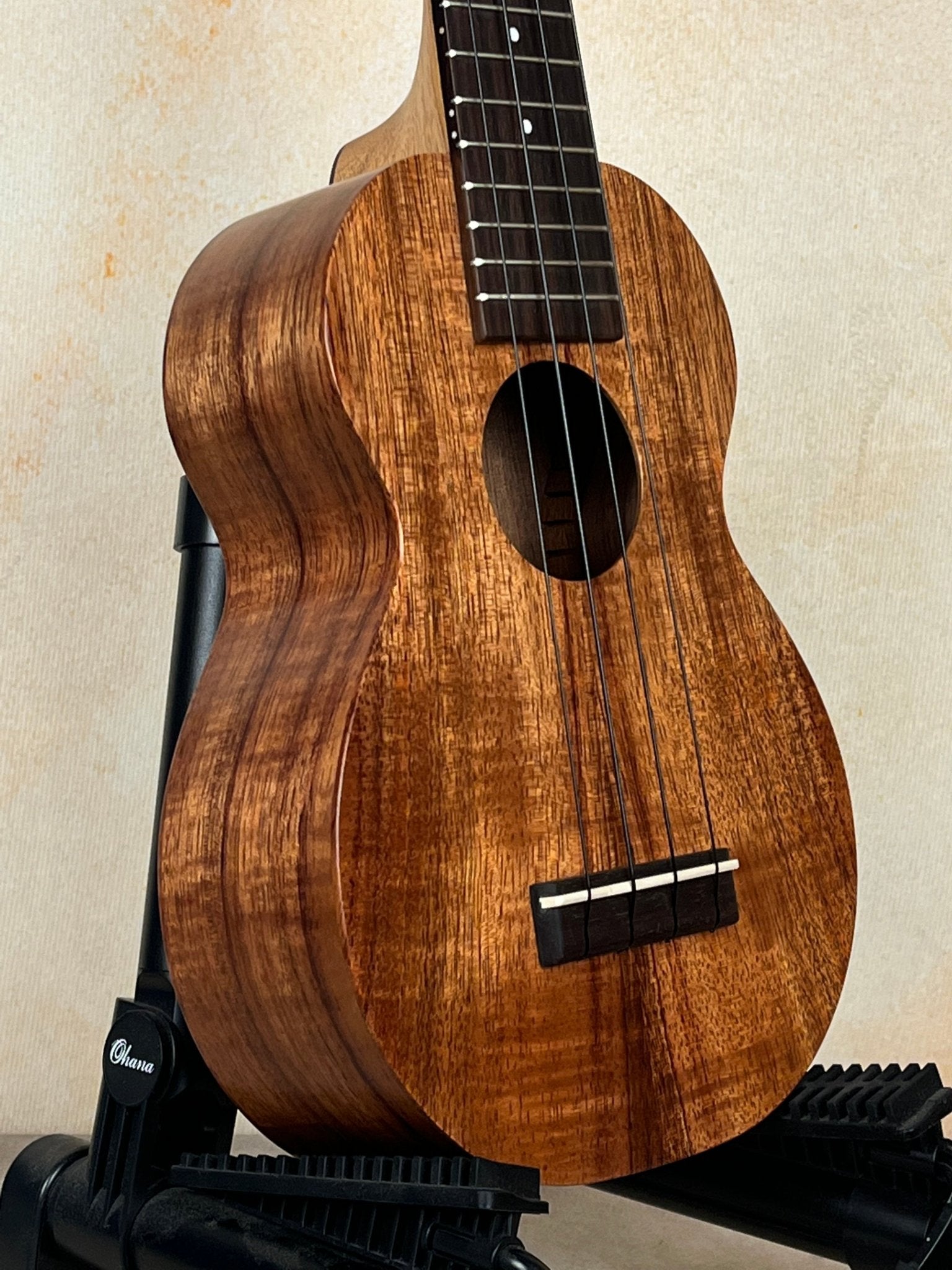 Beautiful Kamaka Soprano Ukulele HF - 1 with a Deluxe Hardshell Case - Island Bazaar Ukes