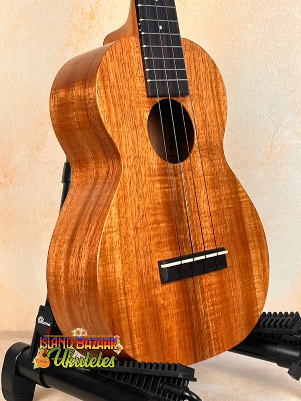 Beautiful Kamaka Concert Ukulele HF-2 in solid Hawaiian Koa with a glossy finish