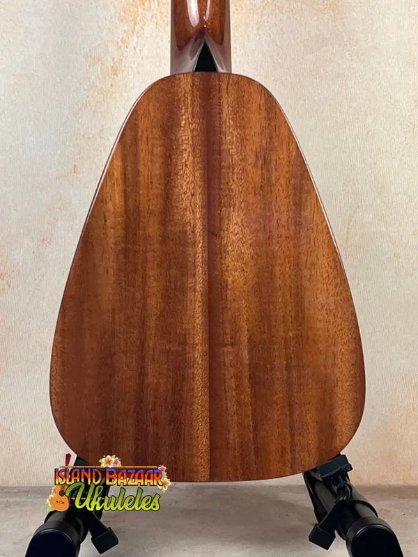 Wooden back panel on stand for Pepe Romero TTM-23032 Tiny Tenor Mahogany ukulele